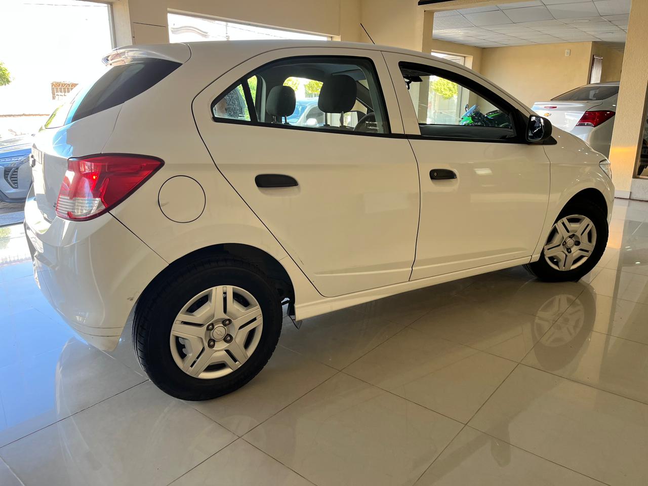 
								Chevrolet Onix Joy full									