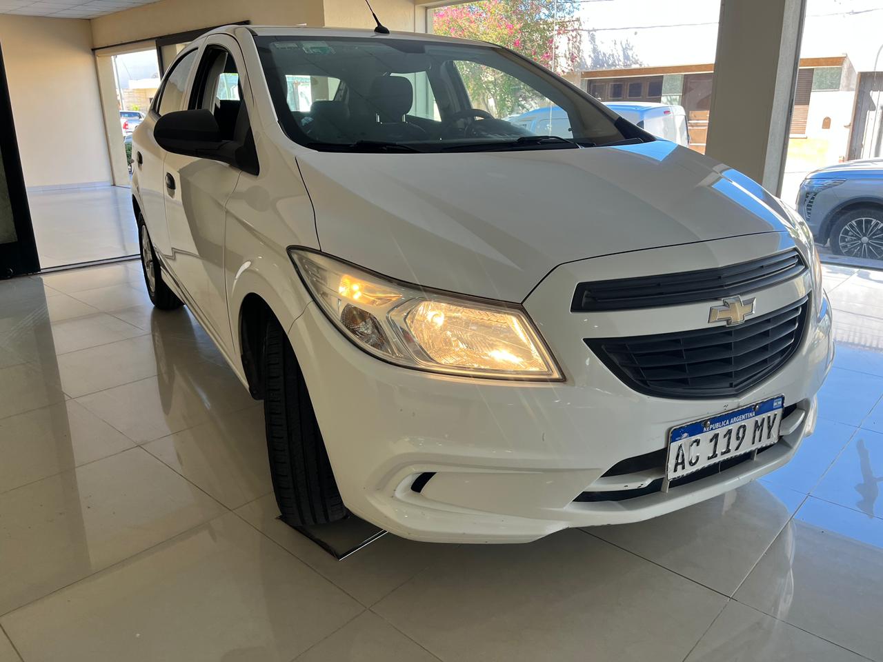 
								Chevrolet Onix Joy full									