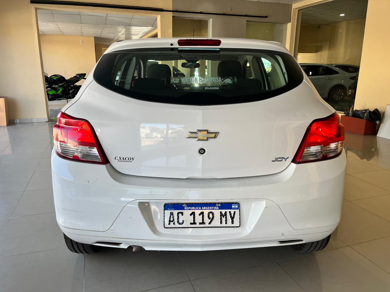 
								Chevrolet Onix Joy full									