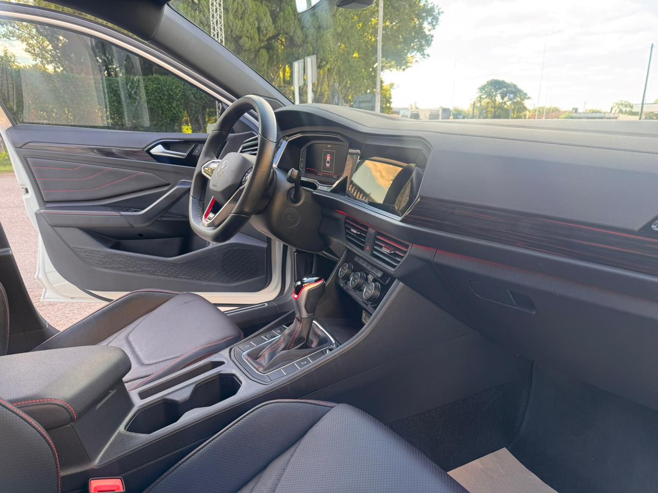 
								Volkswagen Vento GLI full									